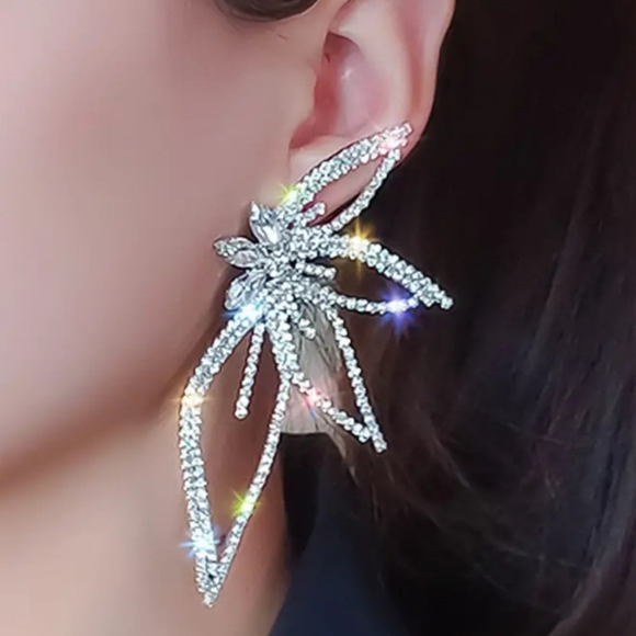 🎀All Over Rhinestone Leafy Earring - Picture 3 of 9